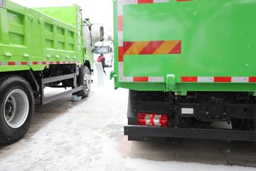 �������ó� ����G100 2.5L���� 155���� 4X2 ��ʿ��8�� 3.3�׵�����ж��ͼƬ