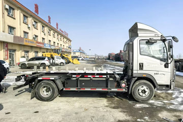 ����HOWO���� 3L CNG 140���� 4X2 ��ʿ��8�� ���ų����жʽ�ῨͼƬ