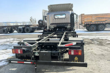 ����HOWO���� 3L CNG 140���� 4X2 ��ʿ��8�� ���ų����жʽ�ῨͼƬ