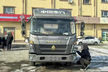 ����HOWO���� 3L CNG 140���� 4X2 ��ʿ��8�� ���ų����жʽ�ῨͼƬ