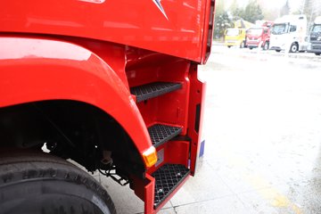 �������ó� ����Q500 14.8L LNG 560���� 6X4 ��ʿ��12�� ǣ����ͼƬ