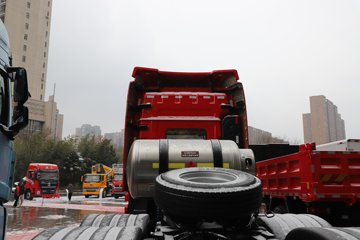 �������ó� ����Q500 14.8L LNG 560���� 6X4 ��ʿ��12�� ǣ����ͼƬ