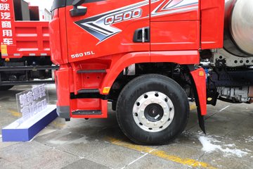 �������ó� ����Q500 14.8L LNG 560���� 6X4 ��ʿ��12�� ǣ����ͼƬ