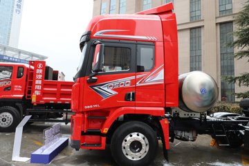 �������ó� ����Q500 14.8L LNG 560���� 6X4 ��ʿ��12�� ǣ����ͼƬ