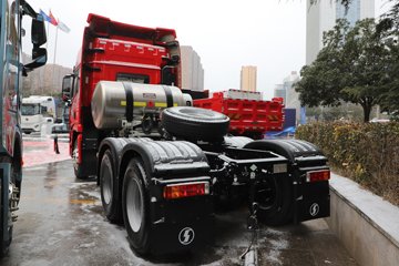 �������ó� ����Q500 14.8L LNG 560���� 6X4 ��ʿ��12�� ǣ����ͼƬ