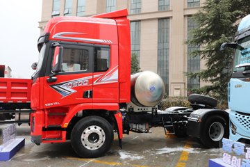 �������ó� ����Q500 14.8L LNG 560���� 6X4 ��ʿ��12�� ǣ����ͼƬ
