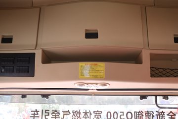 �������ó� ����Q500 14.8L LNG 560���� 6X4 ��ʿ��12�� ǣ����ͼƬ