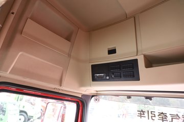 �������ó� ����Q500 14.8L LNG 560���� 6X4 ��ʿ��12�� ǣ����ͼƬ