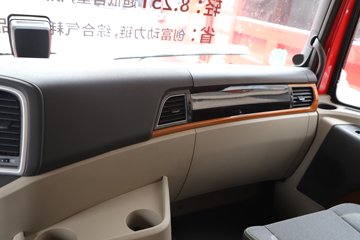 �������ó� ����Q500 14.8L LNG 560���� 6X4 ��ʿ��12�� ǣ����ͼƬ