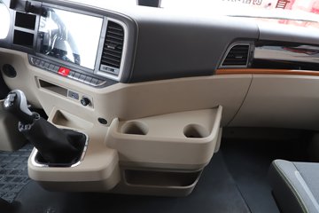 �������ó� ����Q500 14.8L LNG 560���� 6X4 ��ʿ��12�� ǣ����ͼƬ