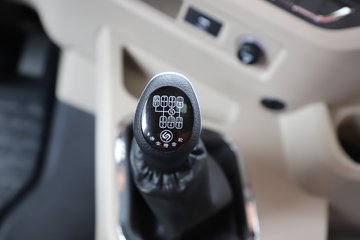 �������ó� ����Q500 14.8L LNG 560���� 6X4 ��ʿ��12�� ǣ����ͼƬ