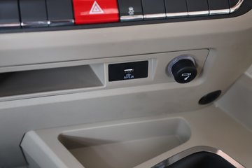 �������ó� ����Q500 14.8L LNG 560���� 6X4 ��ʿ��12�� ǣ����ͼƬ