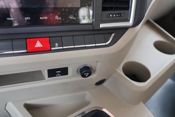�������ó� ����Q500 14.8L LNG 560���� 6X4 ��ʿ��12�� ǣ����ͼƬ