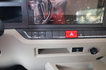 �������ó� ����Q500 14.8L LNG 560���� 6X4 ��ʿ��12�� ǣ����ͼƬ