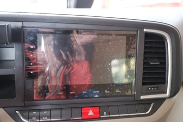 �������ó� ����Q500 14.8L LNG 560���� 6X4 ��ʿ��12�� ǣ����ͼƬ