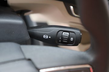 �������ó� ����Q500 14.8L LNG 560���� 6X4 ��ʿ��12�� ǣ����ͼƬ