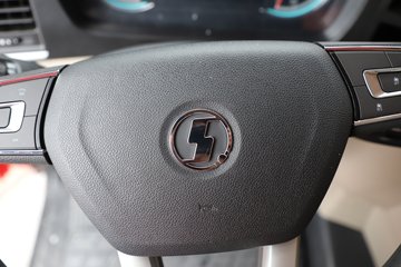 �������ó� ����Q500 14.8L LNG 560���� 6X4 ��ʿ��12�� ǣ����ͼƬ