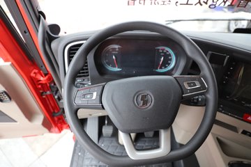 �������ó� ����Q500 14.8L LNG 560���� 6X4 ��ʿ��12�� ǣ����ͼƬ