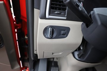 �������ó� ����Q500 14.8L LNG 560���� 6X4 ��ʿ��12�� ǣ����ͼƬ