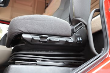 �������ó� ����Q500 14.8L LNG 560���� 6X4 ��ʿ��12�� ǣ����ͼƬ