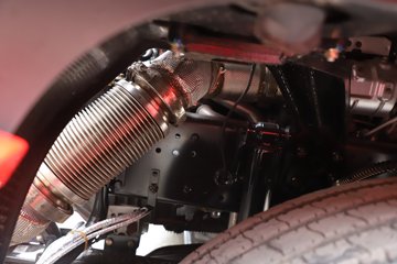 �������ó� ����Q500 14.8L LNG 560���� 6X4 ��ʿ��12�� ǣ����ͼƬ