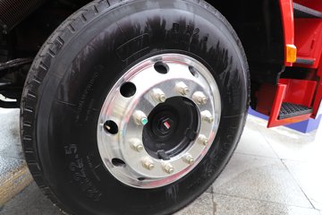 �������ó� ����Q500 14.8L LNG 560���� 6X4 ��ʿ��12�� ǣ����ͼƬ