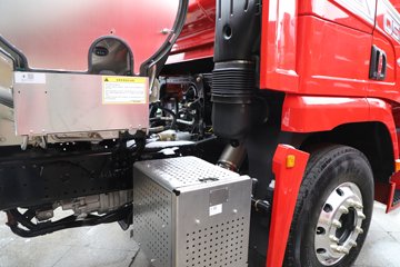 �������ó� ����Q500 14.8L LNG 560���� 6X4 ��ʿ��12�� ǣ����ͼƬ