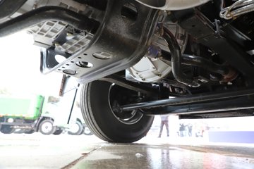 �������ó� ����Q500 14.8L LNG 560���� 6X4 ��ʿ��12�� ǣ����ͼƬ
