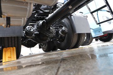 �������ó� ����Q500 14.8L LNG 560���� 6X4 ��ʿ��12�� ǣ����ͼƬ