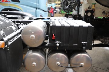 �������ó� ����Q500 14.8L LNG 560���� 6X4 ��ʿ��12�� ǣ����ͼƬ