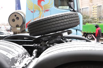 �������ó� ����Q500 14.8L LNG 560���� 6X4 ��ʿ��12�� ǣ����ͼƬ