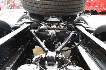 �������ó� ����Q500 14.8L LNG 560���� 6X4 ��ʿ��12�� ǣ����ͼƬ