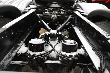 �������ó� ����Q500 14.8L LNG 560���� 6X4 ��ʿ��12�� ǣ����ͼƬ