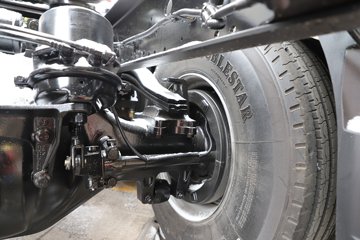 �������ó� ����Q500 14.8L LNG 560���� 6X4 ��ʿ��12�� ǣ����ͼƬ