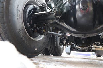 �������ó� ����Q500 14.8L LNG 560���� 6X4 ��ʿ��12�� ǣ����ͼƬ