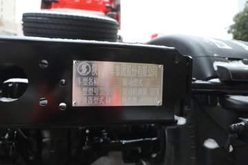 �������ó� ����Q500 14.8L LNG 560���� 6X4 ��ʿ��12�� ǣ����ͼƬ