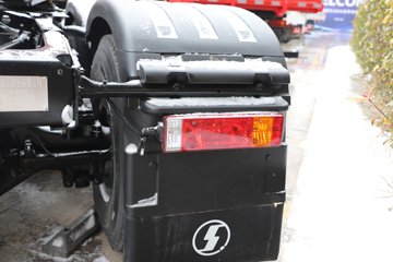 �������ó� ����Q500 14.8L LNG 560���� 6X4 ��ʿ��12�� ǣ����ͼƬ