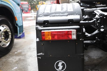 �������ó� ����Q500 14.8L LNG 560���� 6X4 ��ʿ��12�� ǣ����ͼƬ