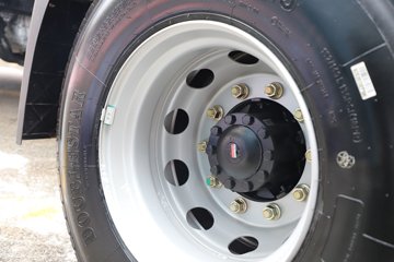 �������ó� ����Q500 14.8L LNG 560���� 6X4 ��ʿ��12�� ǣ����ͼƬ