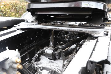 �������ó� ����Q500 14.8L LNG 560���� 6X4 ��ʿ��12�� ǣ����ͼƬ