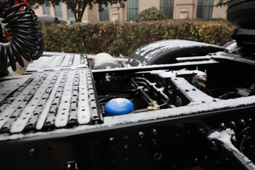 �������ó� ����Q500 14.8L LNG 560���� 6X4 ��ʿ��12�� ǣ����ͼƬ