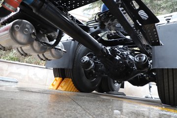�������ó� ����Q500 14.8L LNG 560���� 6X4 ��ʿ��12�� ǣ����ͼƬ