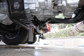 �������ó� ����Q500 14.8L LNG 560���� 6X4 ��ʿ��12�� ǣ����ͼƬ