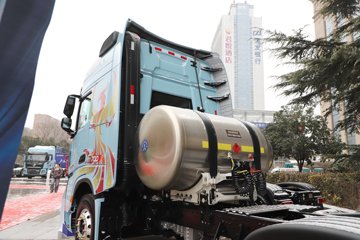 �������ó� �Ӱ�S700 ������ 14.5L LNG 630���� 6X4 ����12�� AMT�Զ��� �߶�˫�� ǣ����ͼƬ