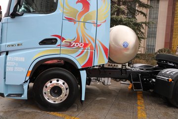 �������ó� �Ӱ�S700 ������ 14.5L LNG 630���� 6X4 ����12�� AMT�Զ��� �߶�˫�� ǣ����ͼƬ