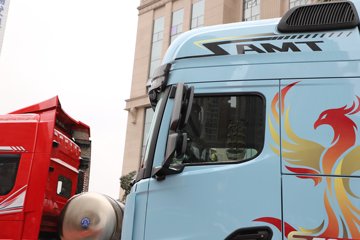 �������ó� �Ӱ�S700 ������ 14.5L LNG 630���� 6X4 ����12�� AMT�Զ��� �߶�˫�� ǣ����ͼƬ