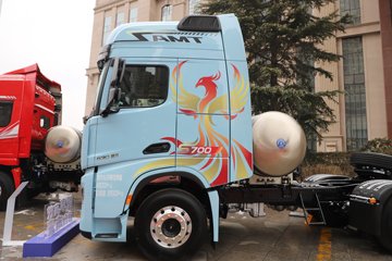 �������ó� �Ӱ�S700 ������ 14.5L LNG 630���� 6X4 ����12�� AMT�Զ��� �߶�˫�� ǣ����ͼƬ