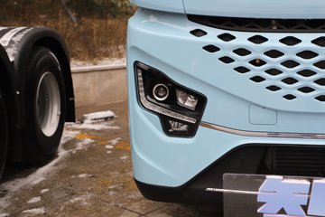 �������ó� �Ӱ�S700 ������ 14.5L LNG 630���� 6X4 ����12�� AMT�Զ��� �߶�˫�� ǣ����ͼƬ