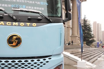 �������ó� �Ӱ�S700 ������ 14.5L LNG 630���� 6X4 ����12�� AMT�Զ��� �߶�˫�� ǣ����ͼƬ