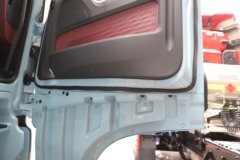 陕汽商用车 延安S700 舒享版 14.5L LNG 630马力 6X4 伊顿12档 AMT自动档 高顶双卧 牵引车